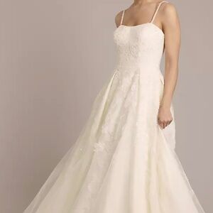 Spaghetti Strap Lace Applique Tulle Ball Gown